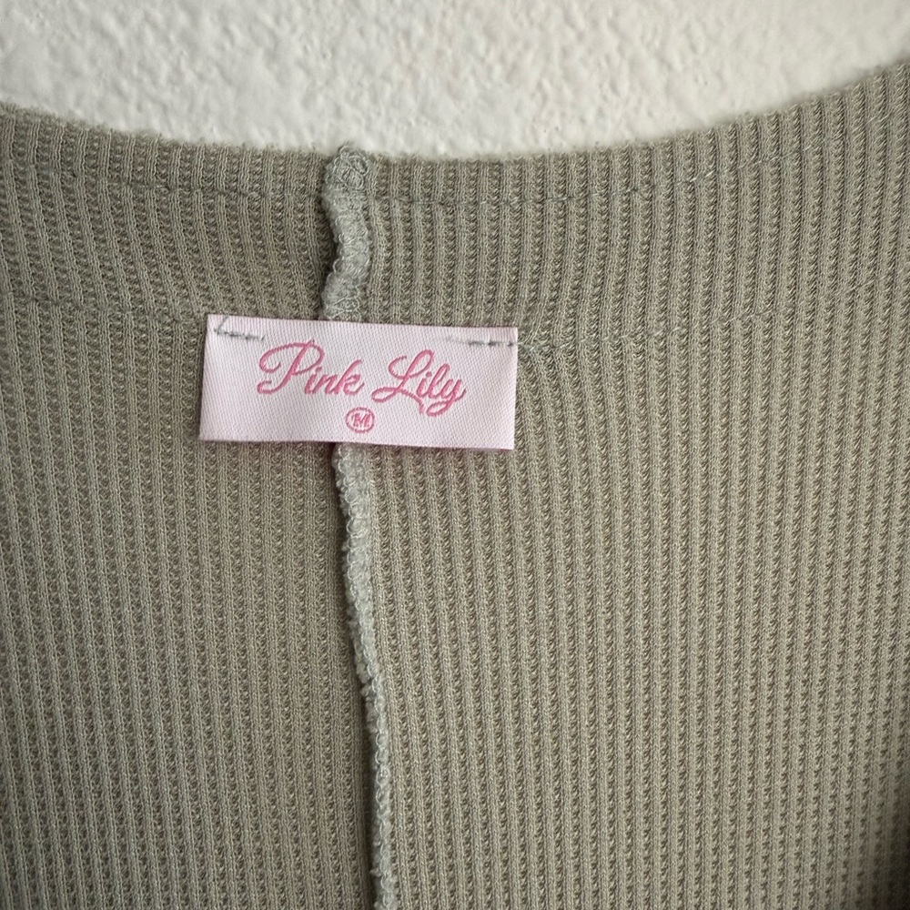 Pink Lily oversized tee - Picture 2 of 4